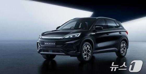 본문 이미지 -  BYD가 일본 시장에 판매 중인 소형 전기 SUV '아토3'(BYD 홈페이지 캡쳐) 