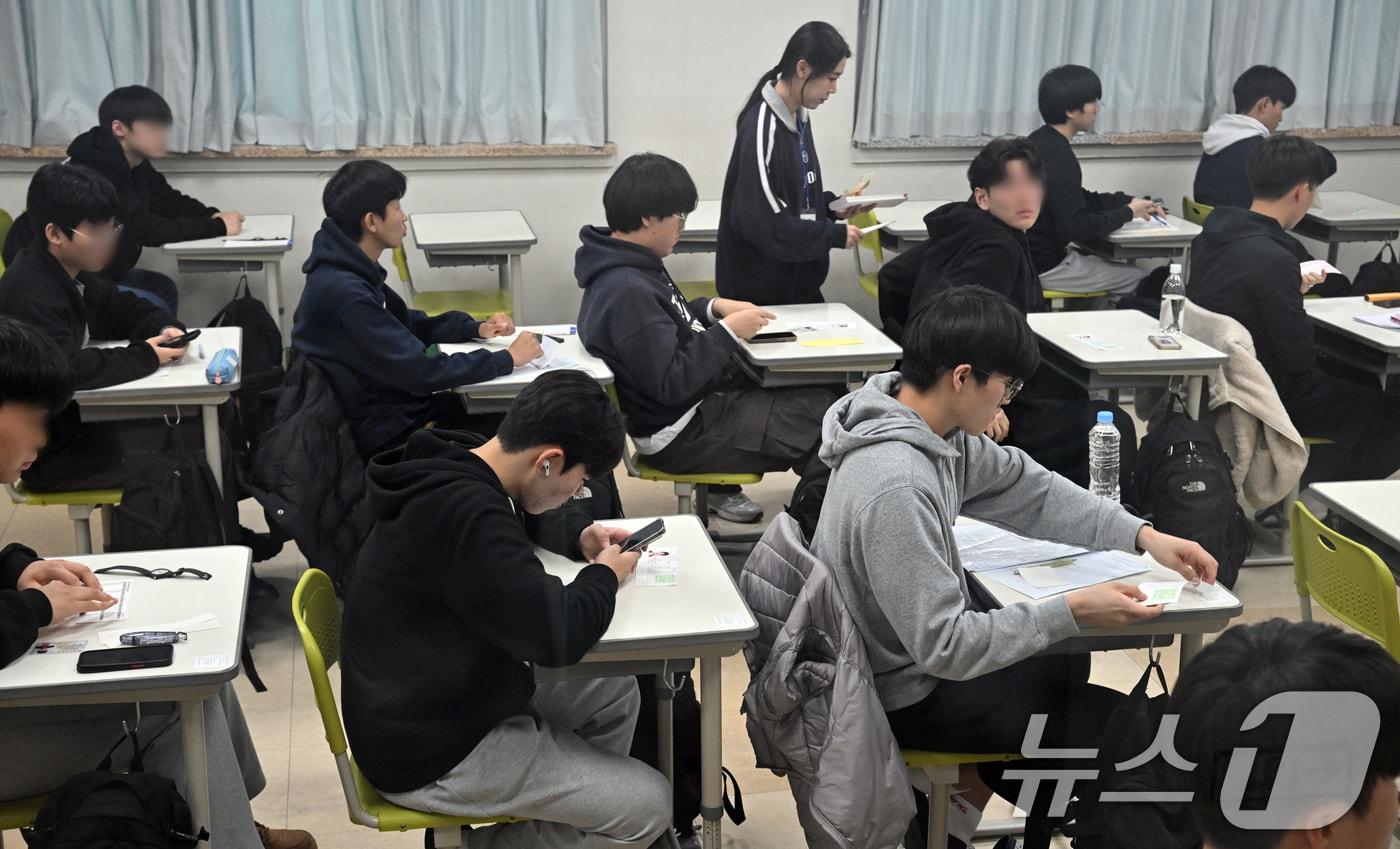 수험생들이 수능 시험 준비를 하고 있다. /뉴스1 ⓒ News1 경기사진공동취재단