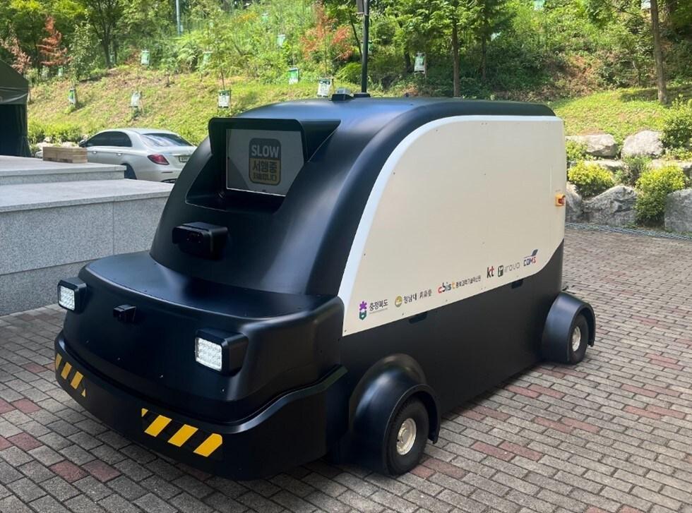 본문 이미지 - 청남대 옥외 청소로봇.