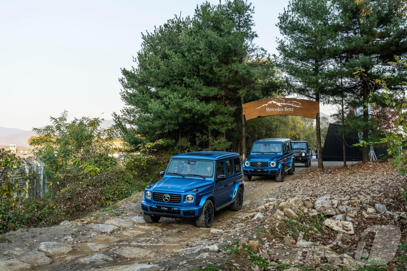 본문 이미지 -  오프로드 주행 중인 메르세데스-벤츠 G580 위드 EQ 테크놀로지.(벤츠코리아 제공)