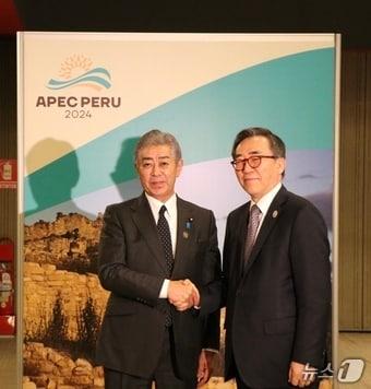 본문 이미지 - 조태열 외교부 장관과 이와야 다케시 일본 외무대신. (외교부 제공) 2024.11.15/뉴스1