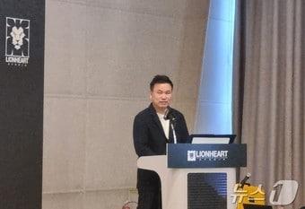 본문 이미지 - 김재영 라이온하트스튜디오 의장이 15일 부산 벡스코에서 열린 &#39;라이온하트스튜디오 신작 간담회&#39;에서 발언하고 있다.&#40;라이온하트스튜디오 제공&#41;