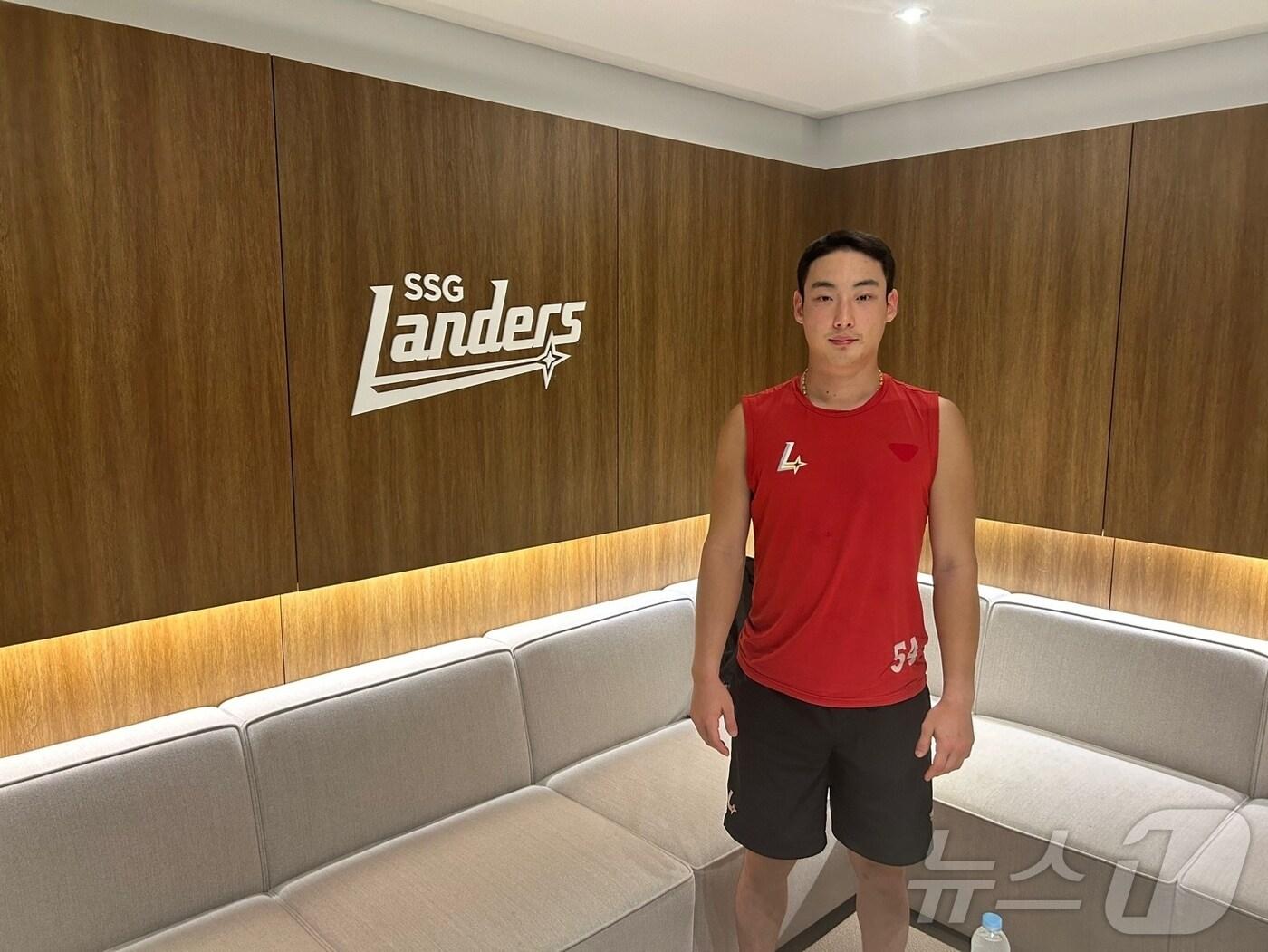 본문 이미지 - 15일 인천 SSG랜더스필드에서 만난 SSG 랜더스 외야수 최지훈. 2024.11.15/뉴스1 ⓒ News1 문대현 기자