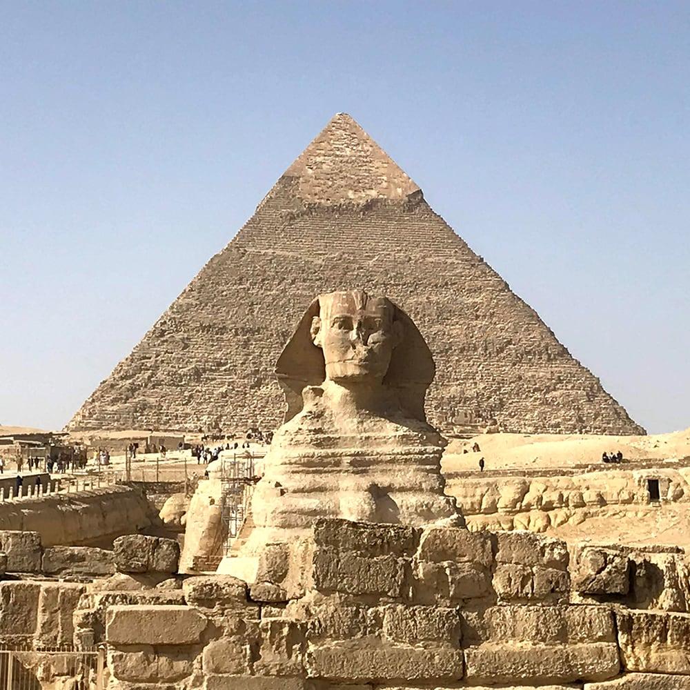 본문 이미지 - 롯데온은 카이로 직항 왕복항공원을 국내 최저가인 67만 원대에 선보였다.(롯데쇼핑 제공)