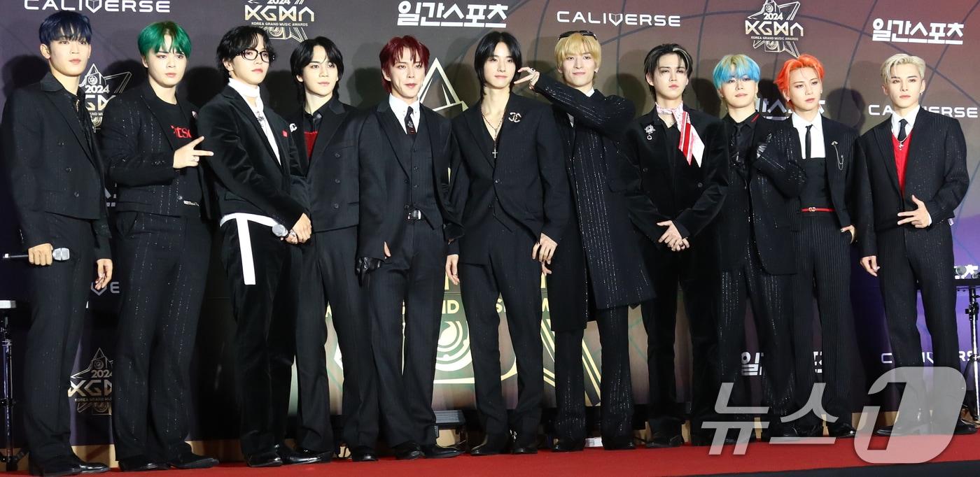 JO1이 17일 오후 인천의 한 공연장에서 열린 &#39;제1회 코리아 그랜드 뮤직 어워즈&#40;2024 KGMA&#41;&#39; 레드카펫 행사에 참석해 포즈를 취하고 있다. 2024.11.17/뉴스1 ⓒ News1 권현진 기자