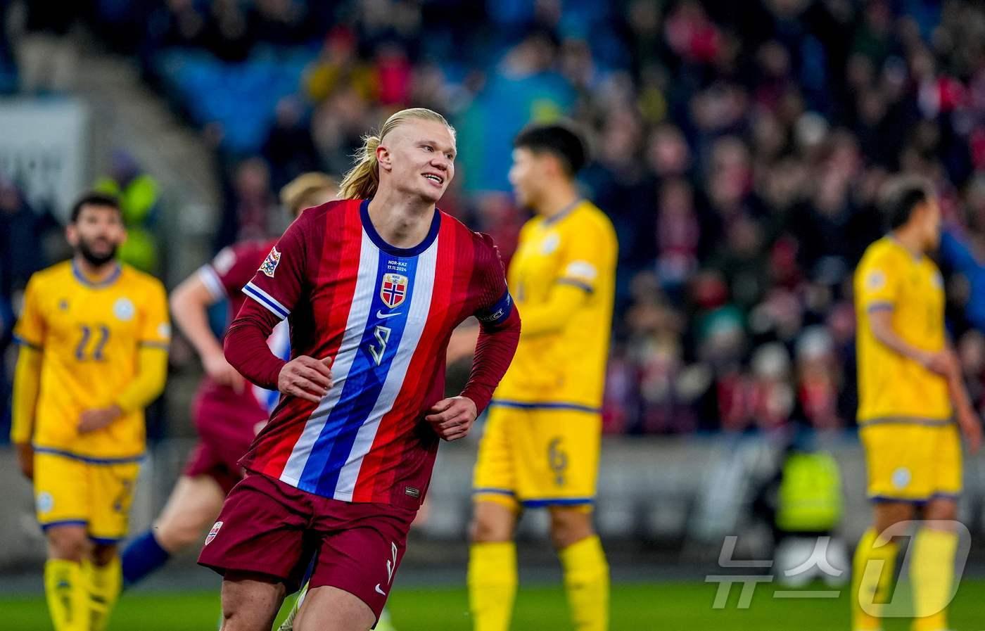 본문 이미지 - 노르웨이 공격수 엘링 홀란드가 18일(한국시간) 열린 카자흐스탄과의 2024-25 UEFA 네이션스리그 리그B 3조 최종전에서 득점을 기록한 뒤 기뻐하고 있다.ⓒ AFP=뉴스1