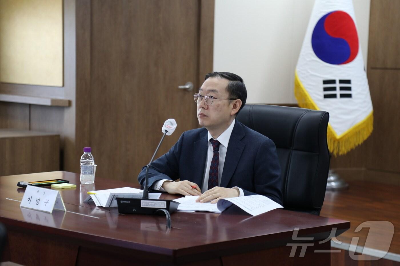 본문 이미지 - 이명구 관세청 차장이 제4차 '마약밀수 특별대책 추진단' 회의를 주재하고 있다.(관세청 제공)/뉴스1