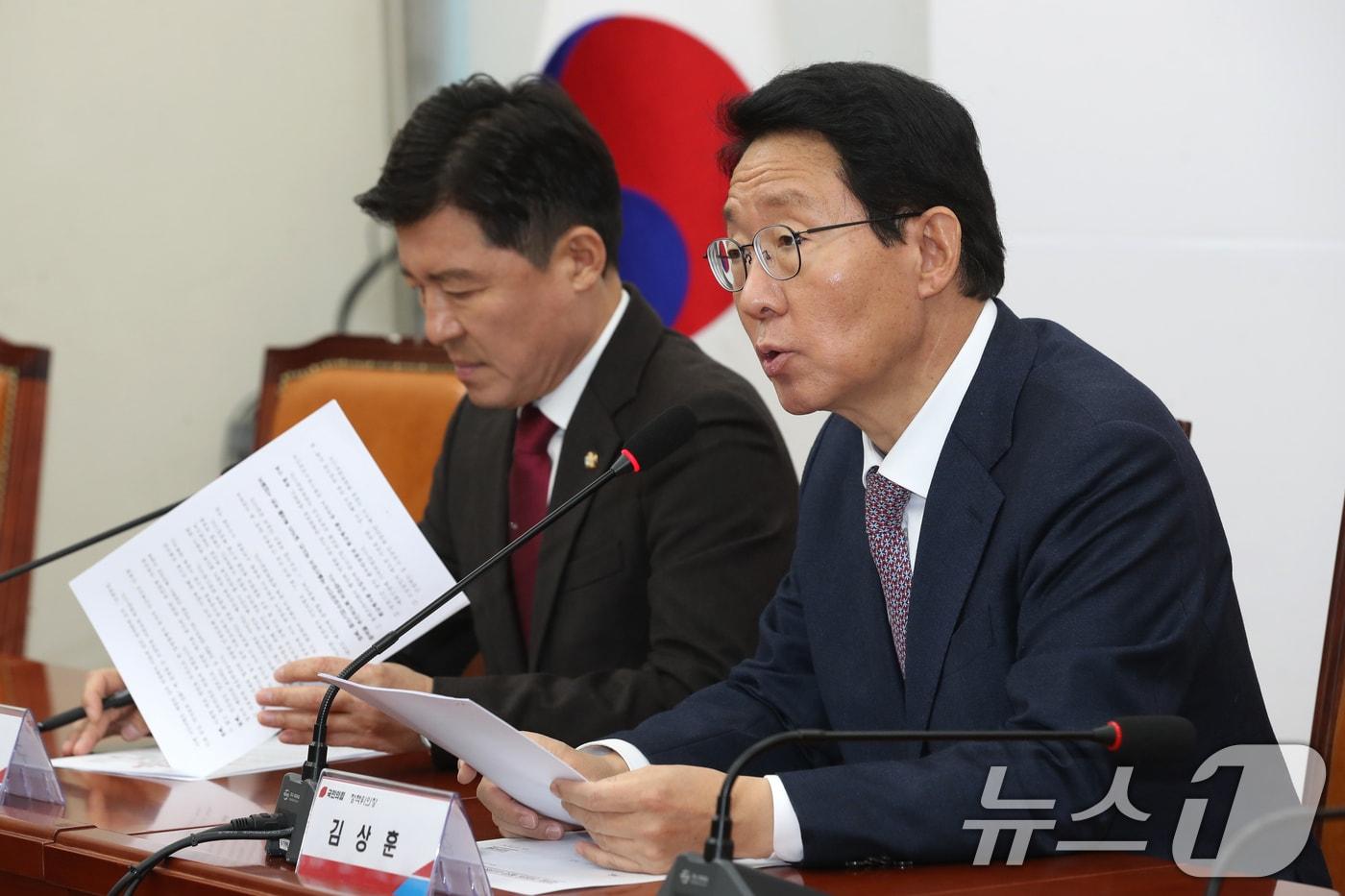 김상훈 국민의힘 정책위의장&#40;오른쪽&#41;. 뉴스1 ⓒ News1 DB