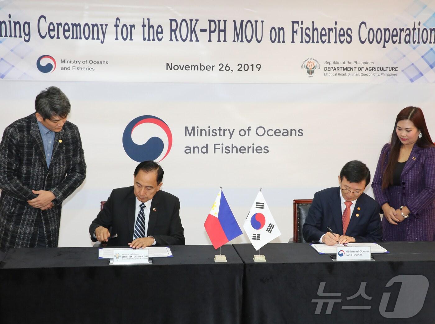 본문 이미지 - 2019년 '한-필리핀 수산협력 양해각서' 당시 모습(해양수산부 제공)