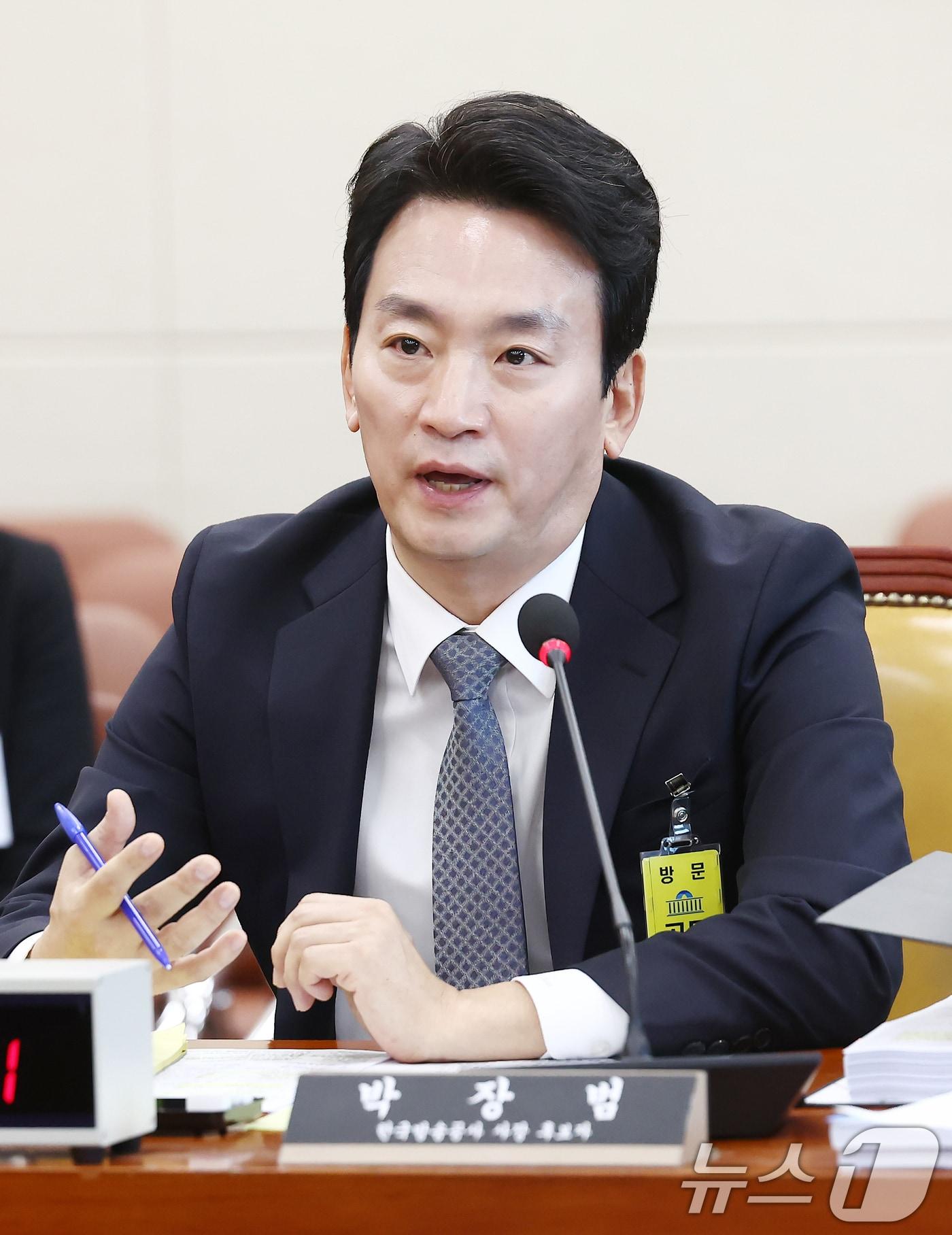 본문 이미지 - 박장범 한국방송공사(KBS) 사장 후보자가 18일 오전 서울 여의도 국회 과학기술정보방송통신위원회에서 열린 인사청문회에서 의원 질의에 답변하고 있다. 2024.11.18/뉴스1 ⓒ News1 김민지 기자