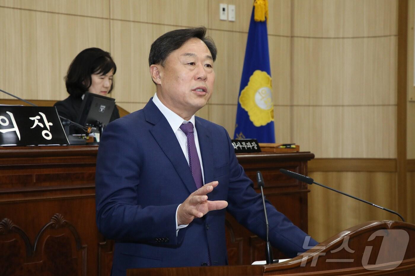 본문 이미지 - 김종훈 동구청장 18일 열린 동구의회 정례회에서 시정연설을 하고 있다.(울산동구청제공)