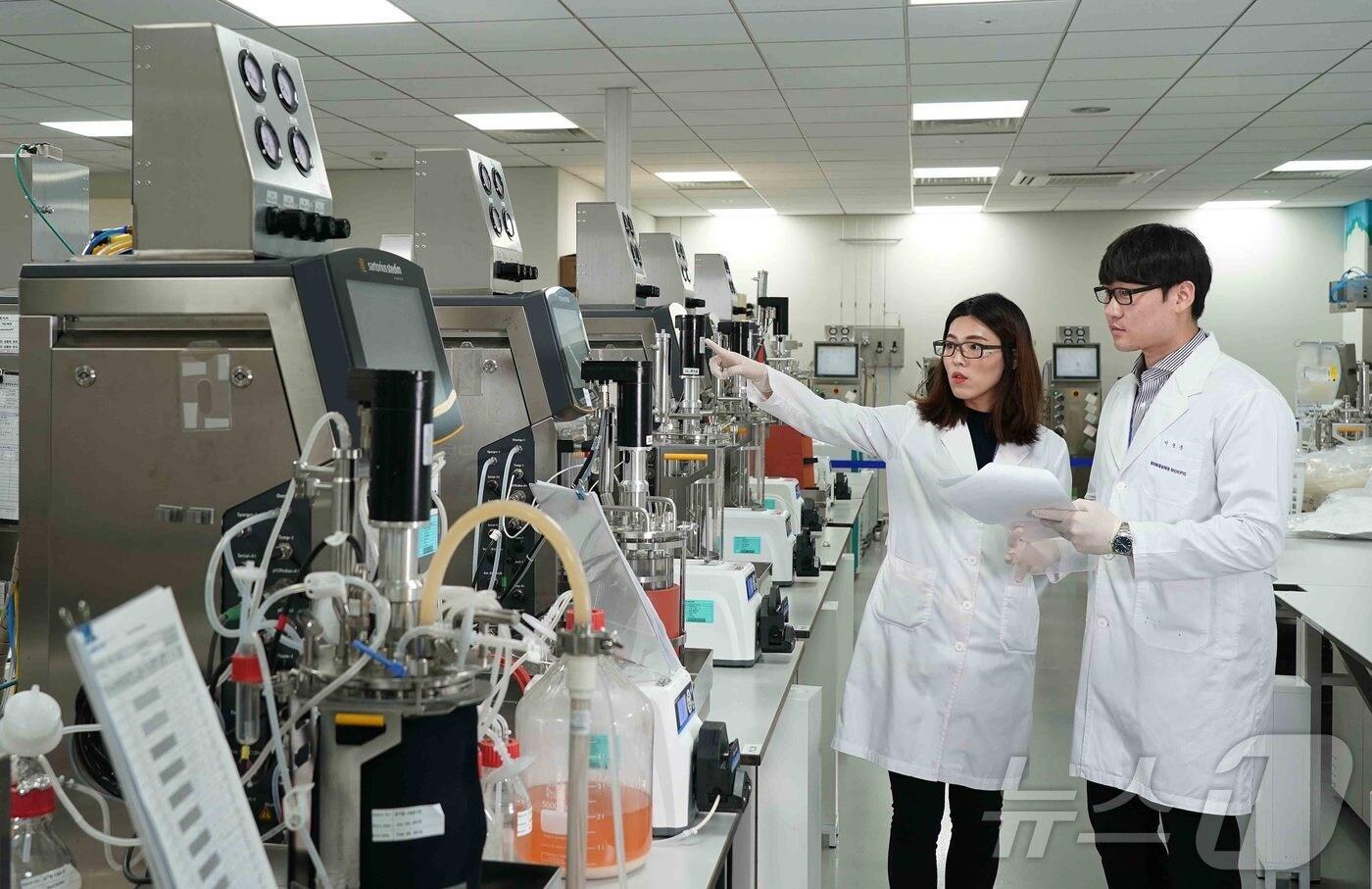 삼성바이오에피스 연구원이 연구를 하고 있다.(삼성바이오에피스 제공)/뉴스1 ⓒ News1