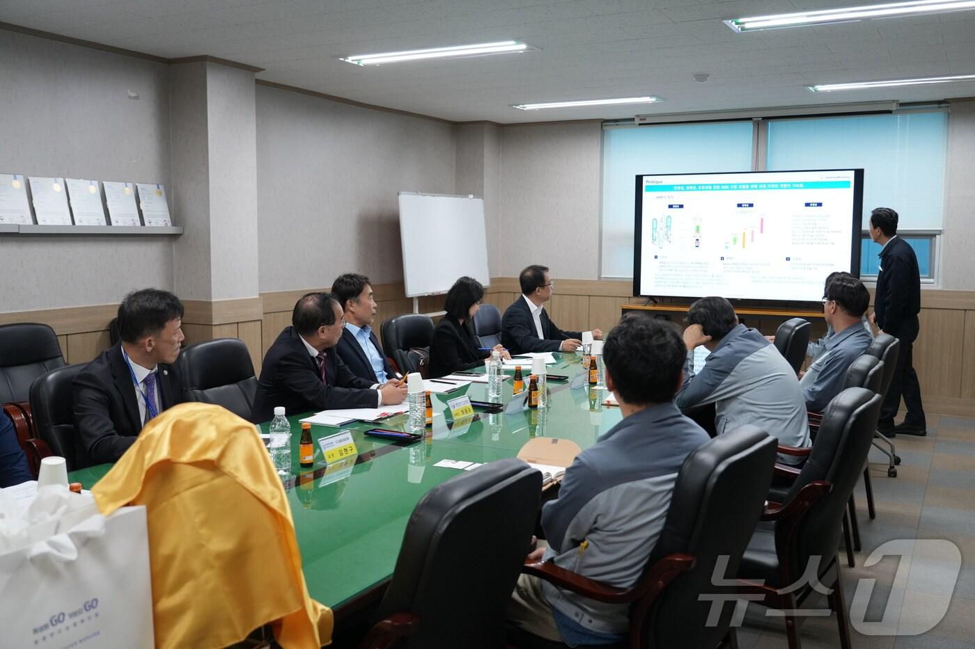 ㈜삼홍기계 방문 모습.(부산시교육청 제공)