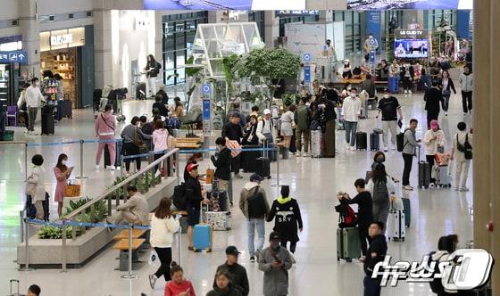 본문 이미지 - 인천국제공항 입국장 모습 (자료사진, 기사 내용과 무관함) / 뉴스1 ⓒ News1