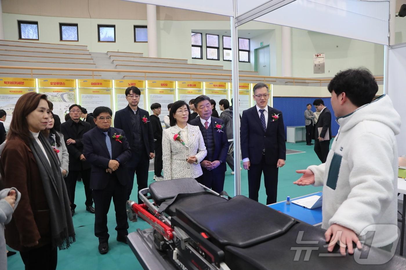 본문 이미지 - '2024 한림성심 산학협력 EXPO'가 19일 한림성심대에서 개막했다. 1년간의 교육 성과를 공유하고 산학교육 의식을 높이기 위해 추진된 이번 행사는 오는 21일까지 이어진다.(한림성심대학교 제공)/뉴스1