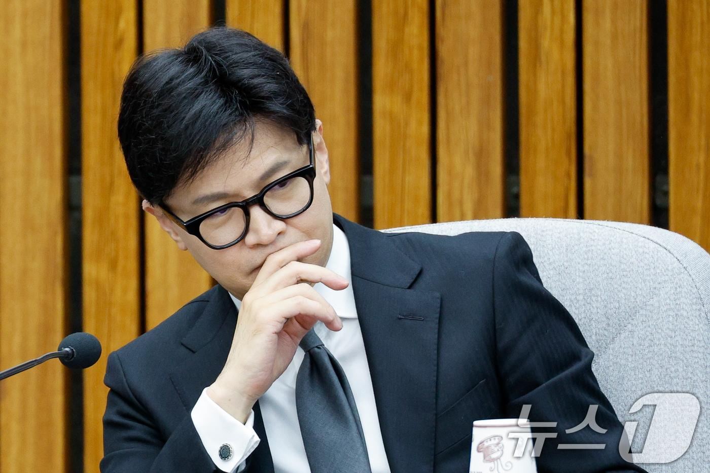 본문 이미지 - 한동훈 국민의힘 대표가 19일 오후 서울 여의도 국회에서 열린 '트럼프 2기 행정부 출범과 한미동맹 및 통상외교 강화 방안 긴급 정책토론회'에 참석하고 있다. 2024.11.19/뉴스1 ⓒ News1 안은나 기자