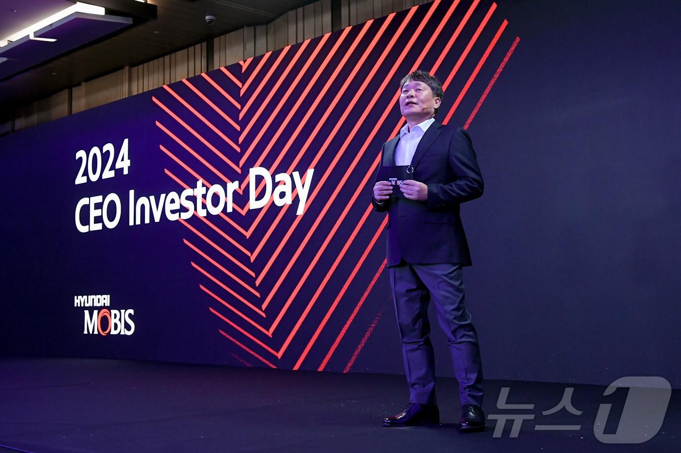 현대모비스 이규석 대표이사가 19일 여의도 페어몬트 호텔에서 열린 ‘2024 CEO 인베스터 데이’ 발표자로 나서 사업 방향성과 전략을 발표하고 있다(현대모비스 제공). 2024.11.19.