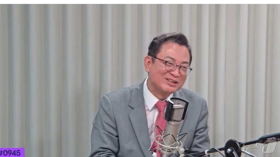 본문 이미지 -  최진녕 변호사가 1일 밤 YTN라디오  '신율의 정면승부'에서 명태균 씨로부터 변호 요청을 받았지만 거절했다는 사실을 밝히고 있다. (유튜브 갈무리) ⓒ 뉴스1