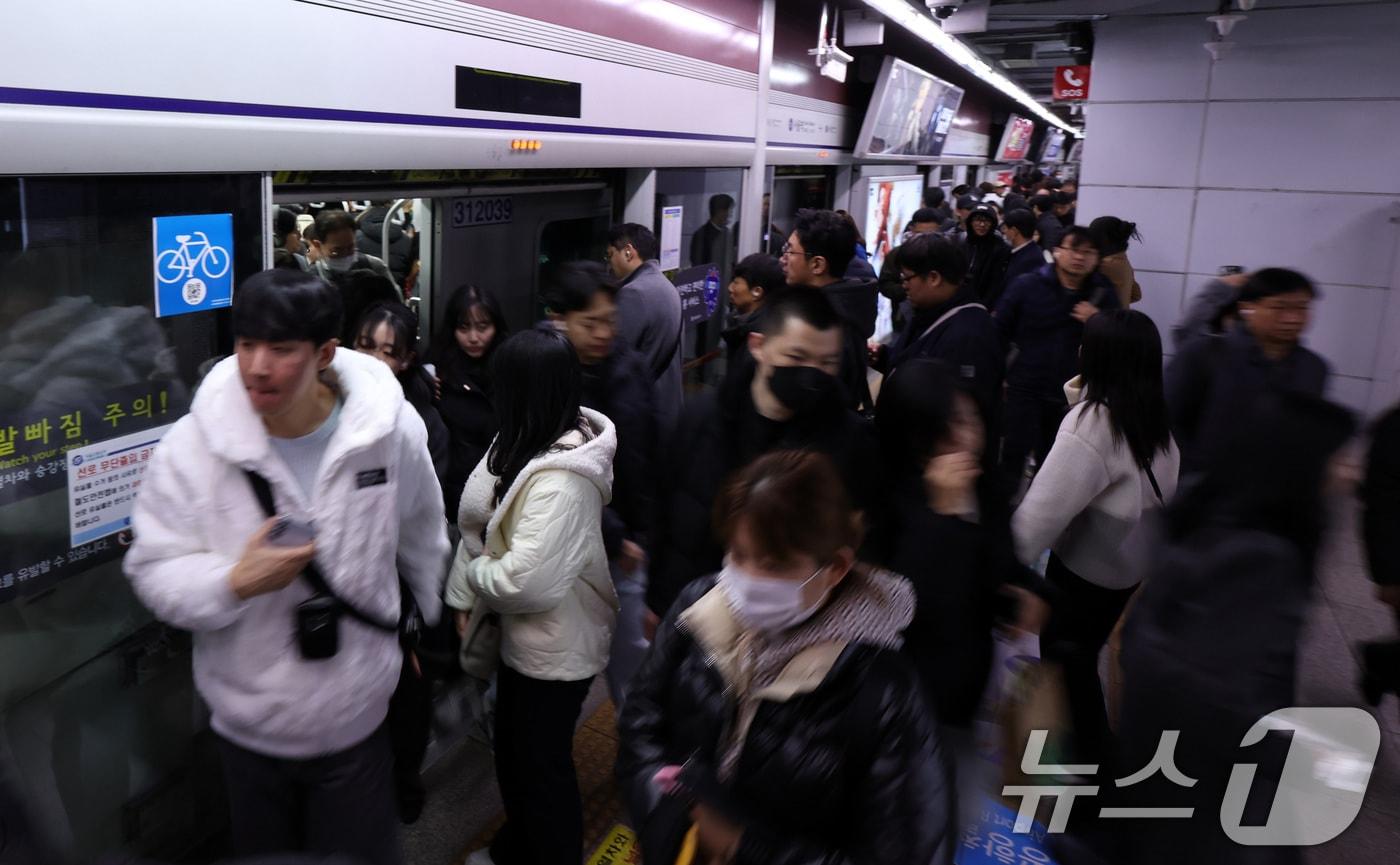 서울 지하철 1호선 승강장 모습. 2024.11.20/뉴스1 ⓒ News1 김성진 기자