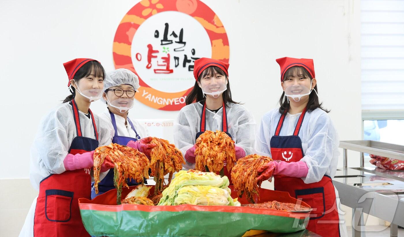 본문 이미지 - 오는 22~24일 전북자치도 임실군 치즈테마파크 주차장 일원에서 ‘아삭아삭 김장페스티벌 체험행사’가 열린다.(임실군제공)2024.11.20/뉴스1