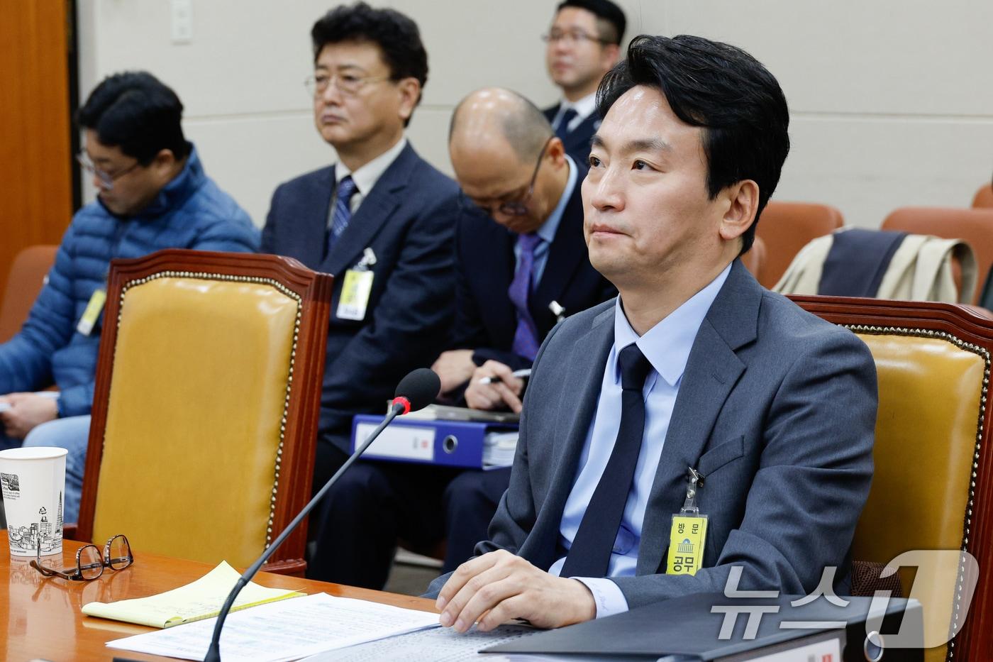 박장범 한국방송공사&#40;KBS&#41; 사장 후보자가 20일 서울 여의도 국회 과학기술정보방송통신위원회에서 열린 인사청문회에 출석해 의원 질의를 듣고 있다. 2024.11.20/뉴스1 ⓒ News1 안은나 기자