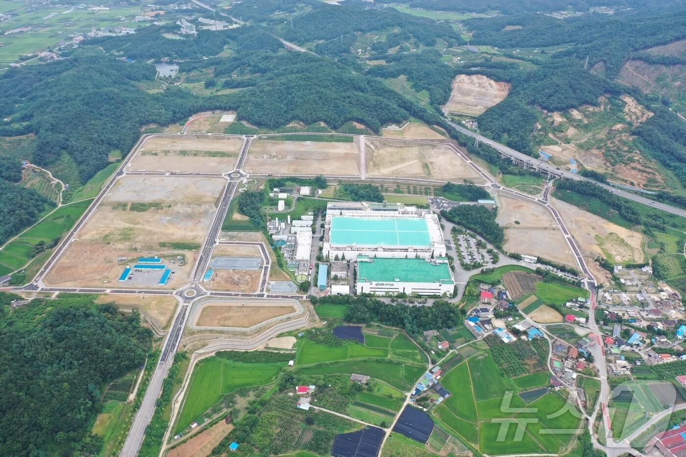  21일 충북 음성군은 상우 산단을 중심으로 중부권 시스템반도체 생산 거점을 구축하고 인근 자치단체와 첨단반도체 산업벨트도 구축할 계획이라고 밝혔다. 사진은 상우 산단.(음성군 제공)/뉴스1