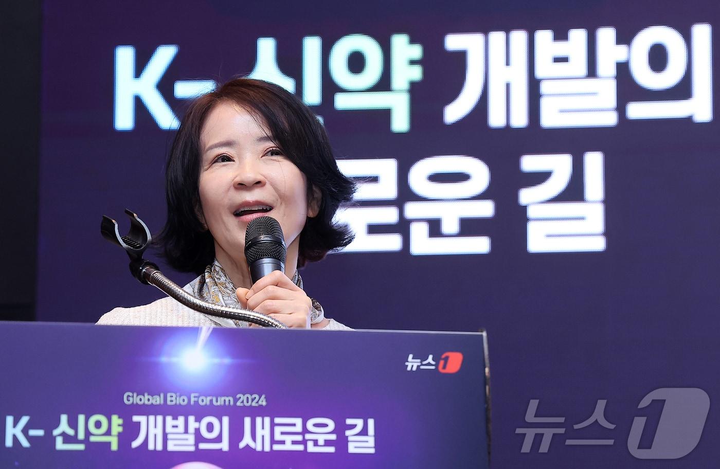 최수진 국민의힘 의원이 21일 오전 서울 영등포구 여의도 콘래드 서울 파크볼룸에서 &#39;뉴스1 글로벌바이오포럼&#40;GBF&#41; 2024&#39;에서 &#39;우리나라 바이오 현재와 미래&#39;라는 주제로 특별강연을 하고 있다. 2024.11.21/뉴스1 ⓒ News1 김진환 기자