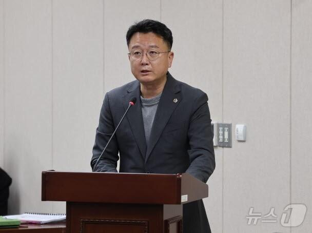 본문 이미지 - 최선국 전남도의원이 21일 보건복지환경위원회에서 조례안 개정에 대한 제안 설명을 하고 있다.(전남도의회 제공)/뉴스1