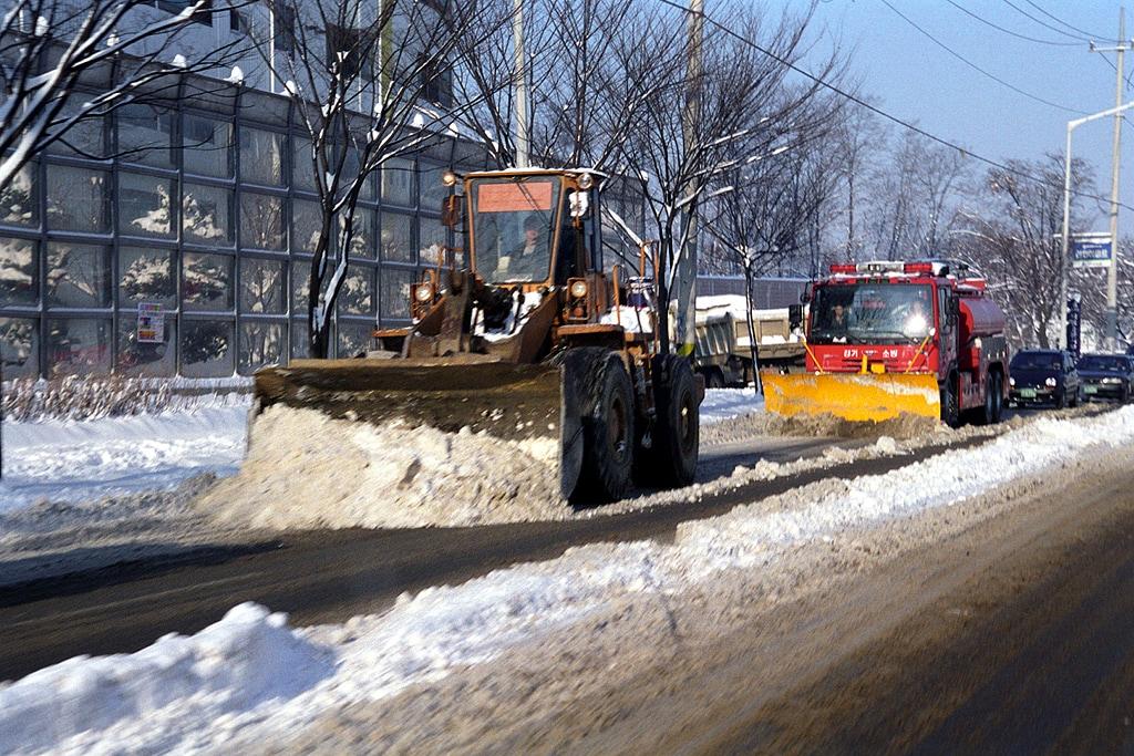 본문 이미지 -  제설 모습&#40;하남시 제공&#41;/뉴스1