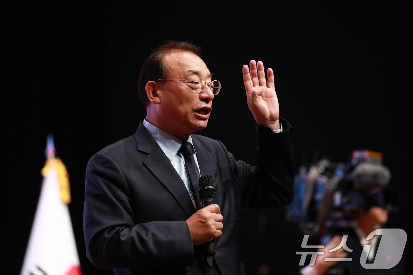 이정현 전 국민의힘 대표가 21일 오후 충북 청주시 CJB미디어센터에서 열린 충북도당 당원교육에서 특강을 하고 있다. 2024.11.21/뉴스1 ⓒ News1 김용빈 기자