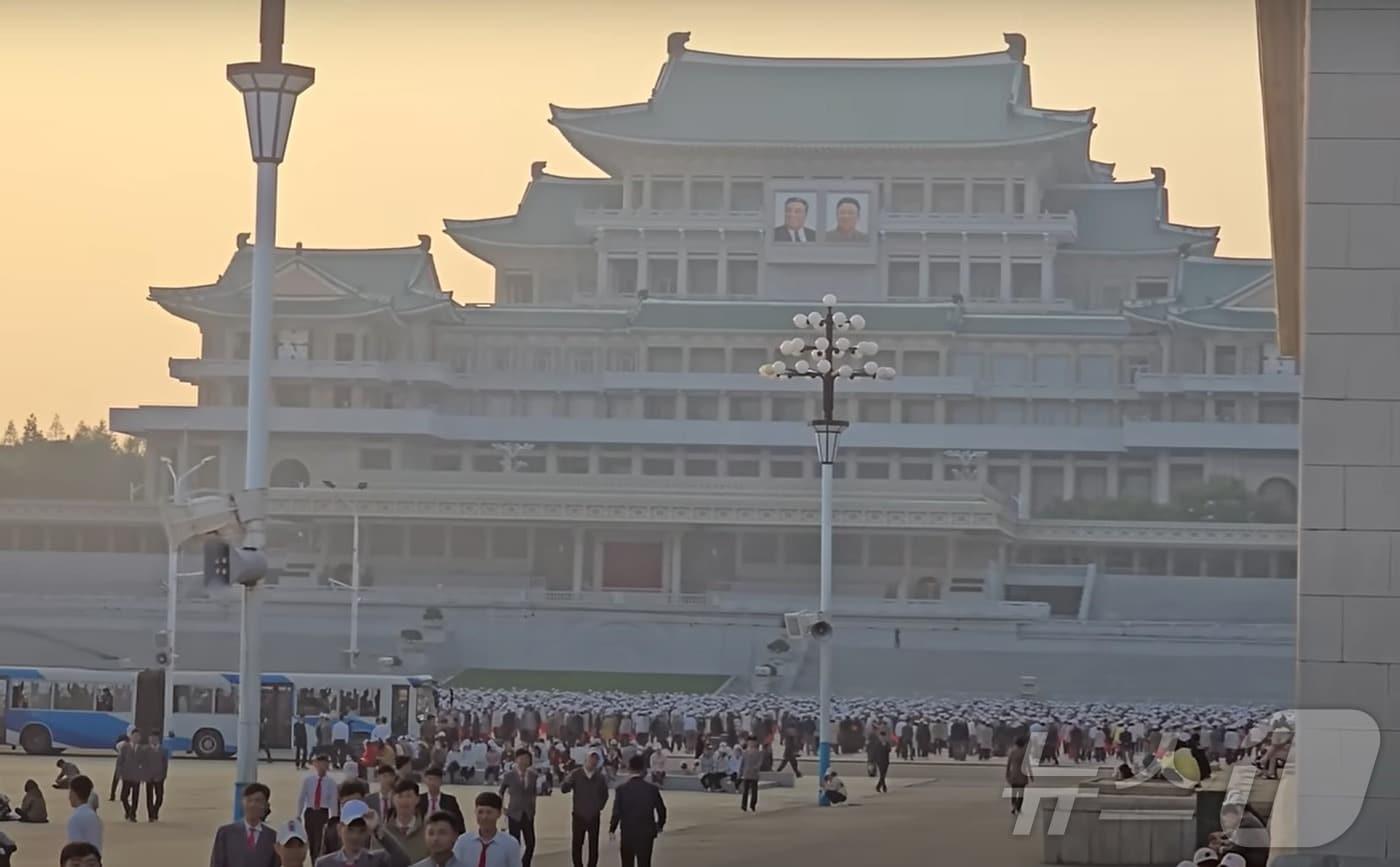 본문 이미지 - 평양 금수산 태양궁전의 전경 (출처 유튜브 채널 PoletMe Aviation Videos)