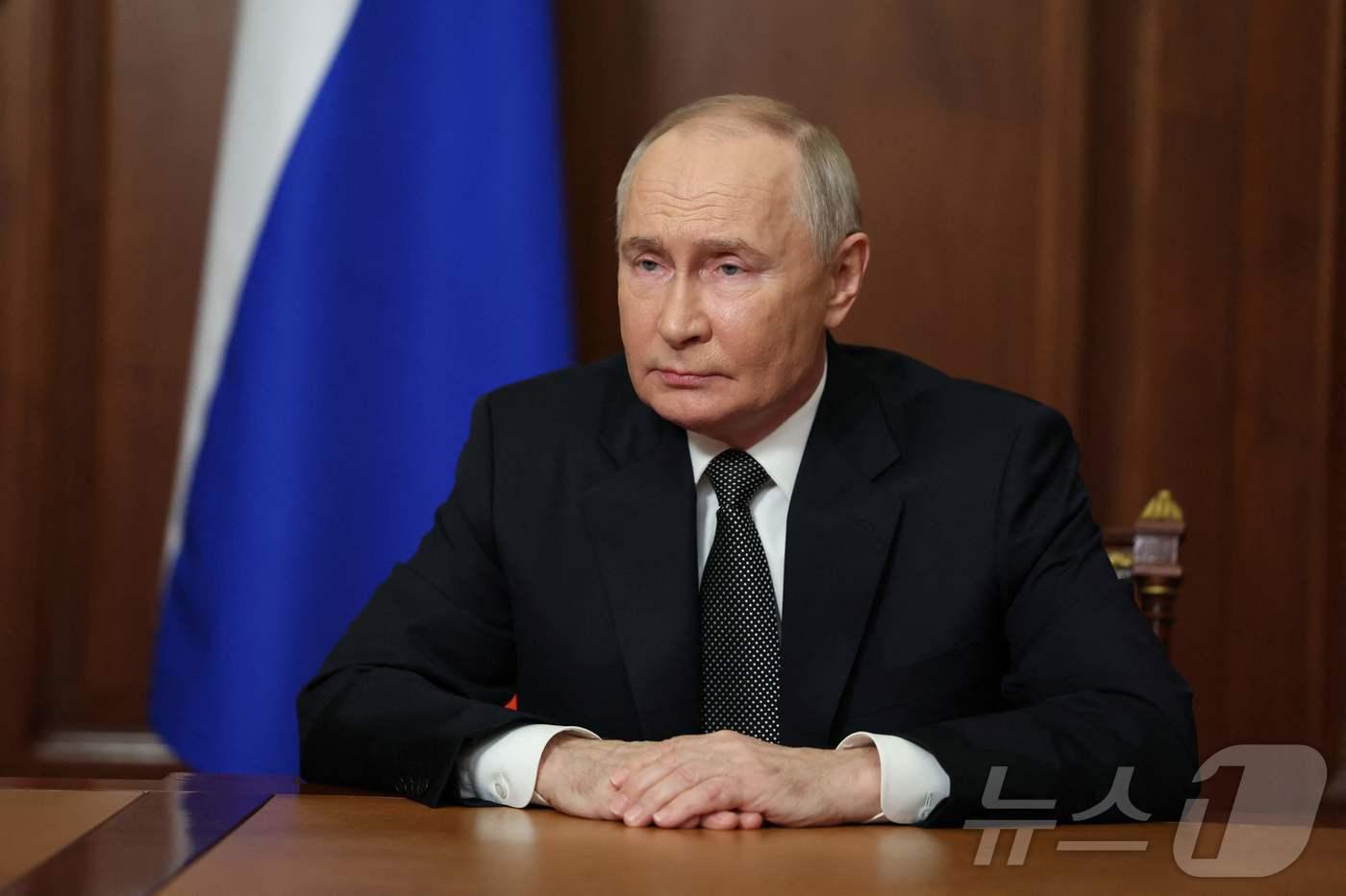 본문 이미지 - 블라디미르 푸틴 러시아 대통령이 21일(현지시간) 모스크바 크렘린 궁에서 가진 국영방송 대국민 연설서 "서방의 적대 행위에 대응해 ICBM이 아닌 신형 극초음속 중거리 탄도 미사일을 우크라이나 공격에 사용했다"고 밝히고 있다. 2024.11.22 ⓒ AFP=뉴스1 ⓒ News1 우동명 기자