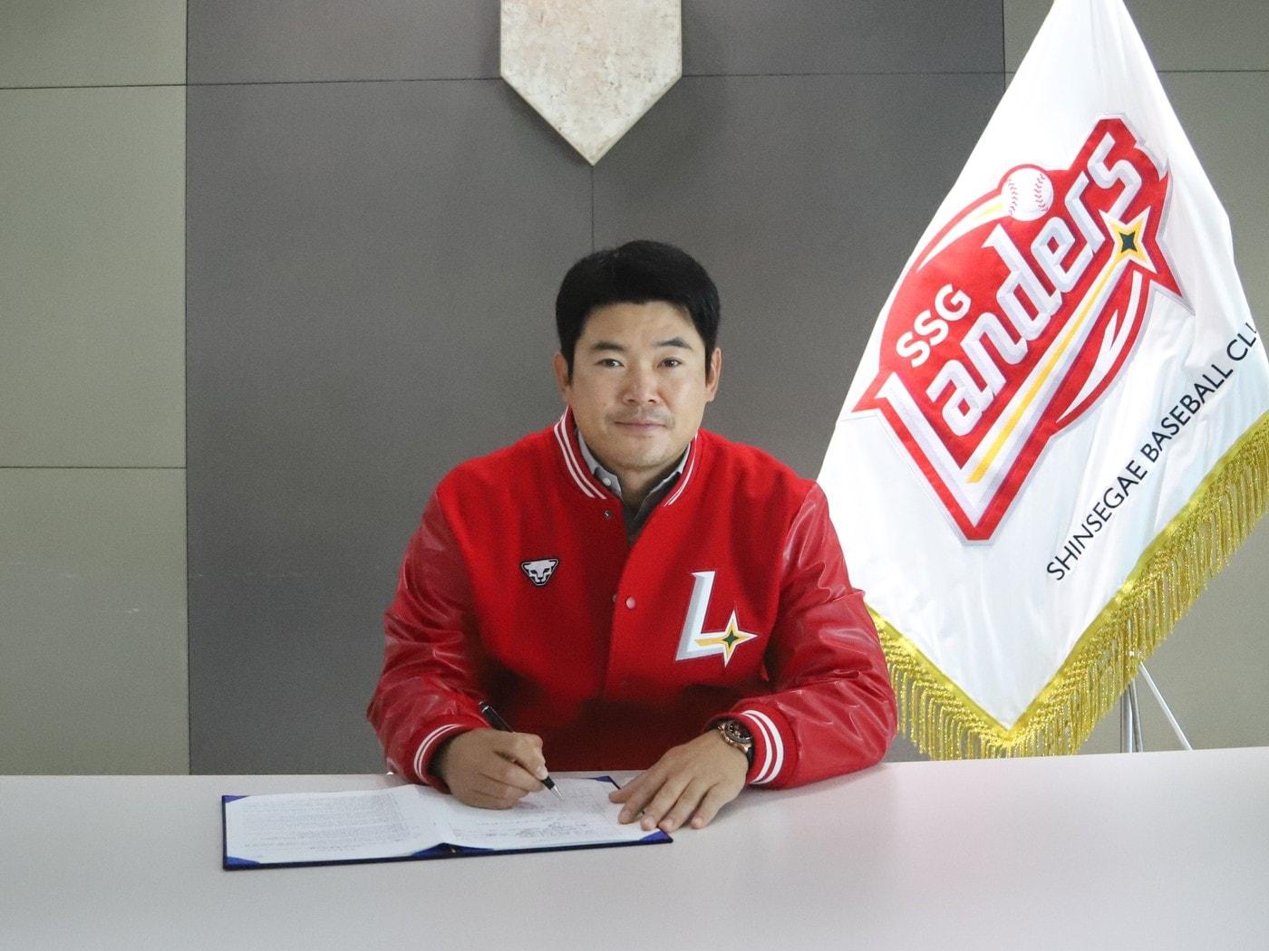 본문 이미지 -  SSG 랜더스와 FA 계약을 체결한 노경은. (SSG 랜더스 제공)