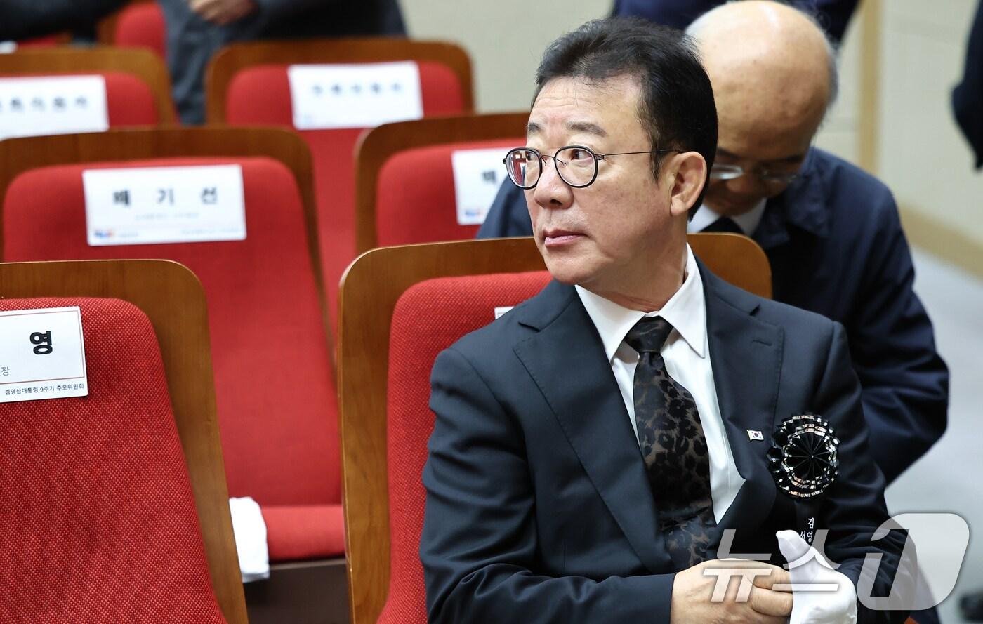 홍철호 정무수석이 22일 서울 동작구 국립서울현충원에서 열린 고(故) 김영삼 전 대통령 9주기 추모식에 참석하고 있다. 2024.11.22/뉴스1 ⓒ News1 김도우 기자