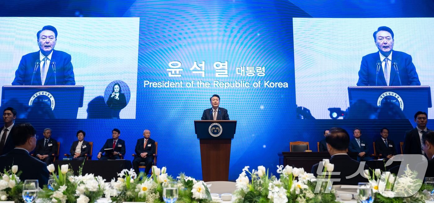 윤석열 대통령이 22일 서울 중구 신라호텔에서 열린 제56회 국가조찬기도회에서 인사말을 하고 있다. (대통령실 제공) (사진은 기사 내용과 무관함) 2024.11.22/뉴스1 ⓒ News1 송원영 기자