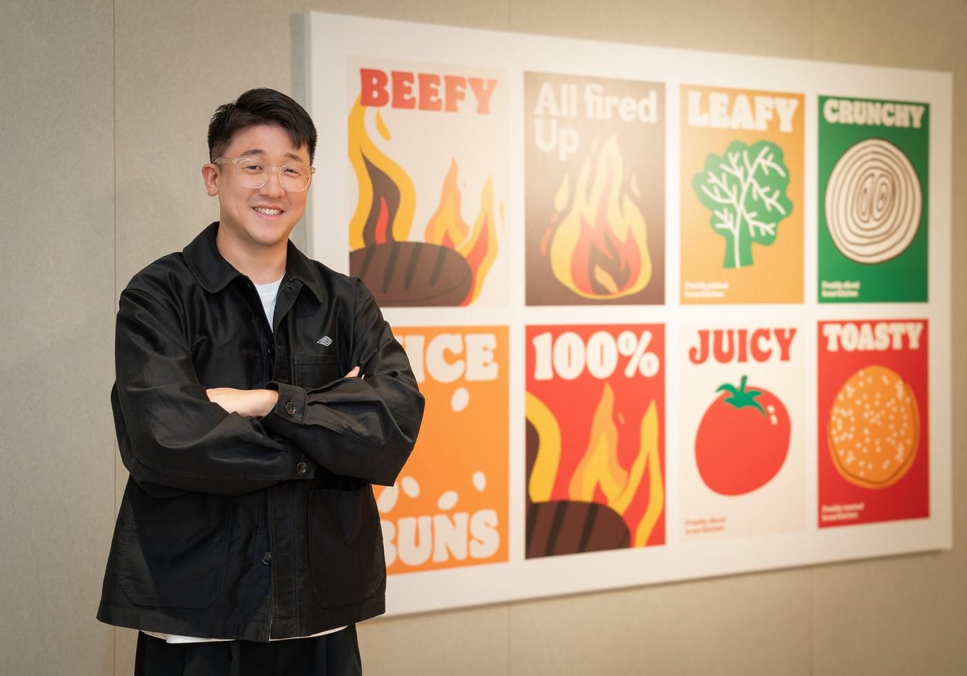 지난 12일 서울 종로구에 위치한 버거킹 본사에서 정성윤 비케이알(BKR) 제품개발팀 차장이 인터뷰를 앞두고 포즈를 취하는 모습(비케이알 제공).