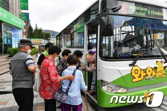 본문 이미지 - 강원 정선군 와와버스. &#40;뉴스1 DB&#41;