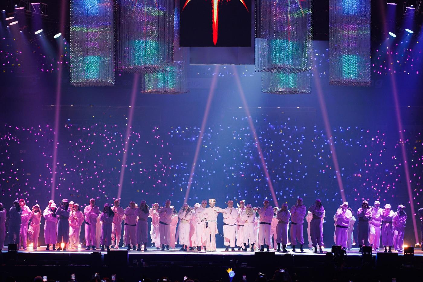 본문 이미지 - 빅뱅의 지드래곤(GD,권지용)이 23일 일본 오사카 쿄세라 돔에서 열린 '2024 마마 어워즈'(MAMA AWARDS)에 출연해 화려한 무대를 선보이고 있다. (엠넷 제공) 2024.11.23/뉴스1 ⓒ News1 권현진 기자