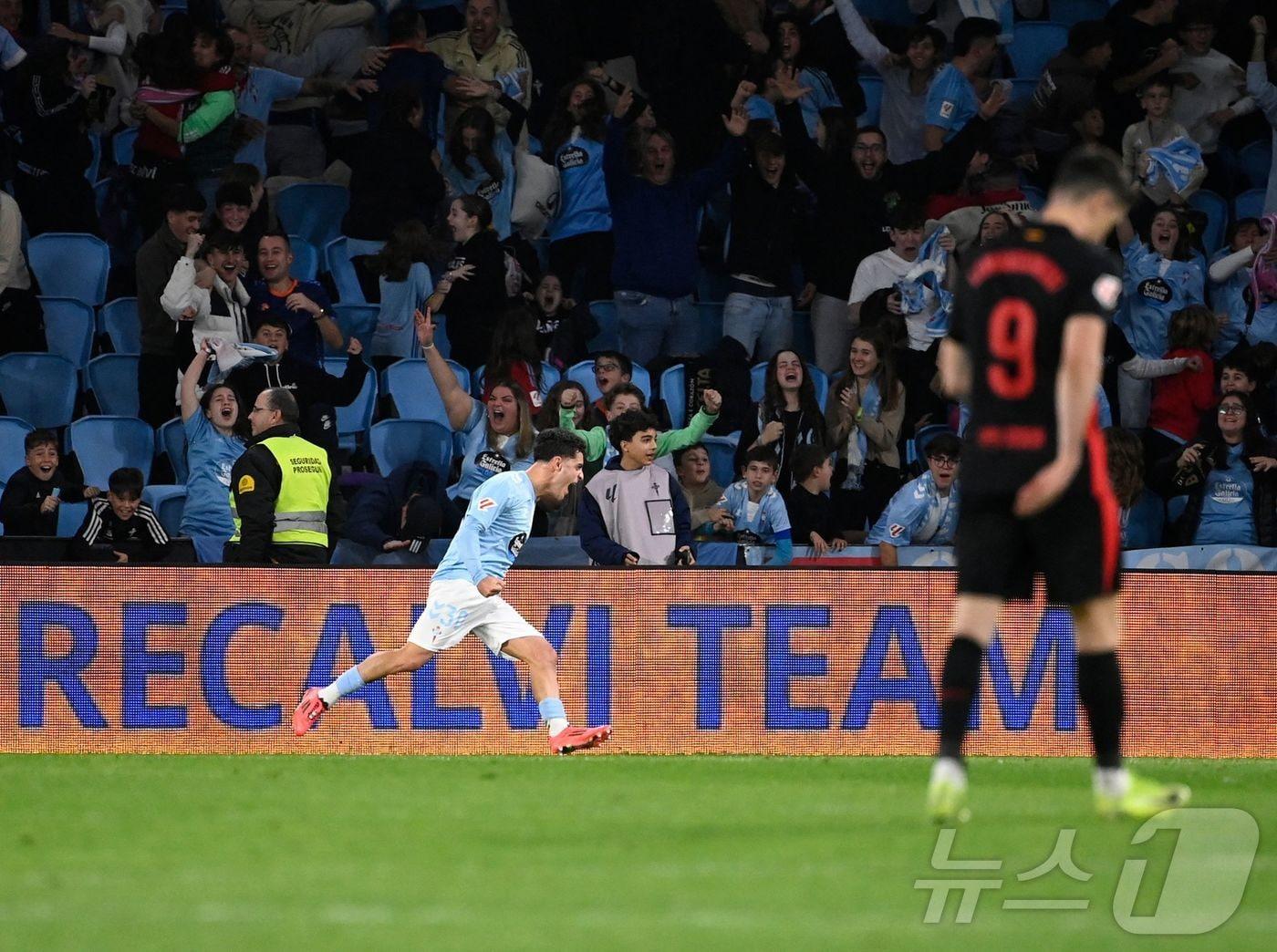 본문 이미지 - 바르셀로나가 24일(한국시간) 열린 2024-25 스페인 라리가 14라운드 원정 경기에서 셀타 비고와 2-2로 비겼다. ⓒ AFP=뉴스1