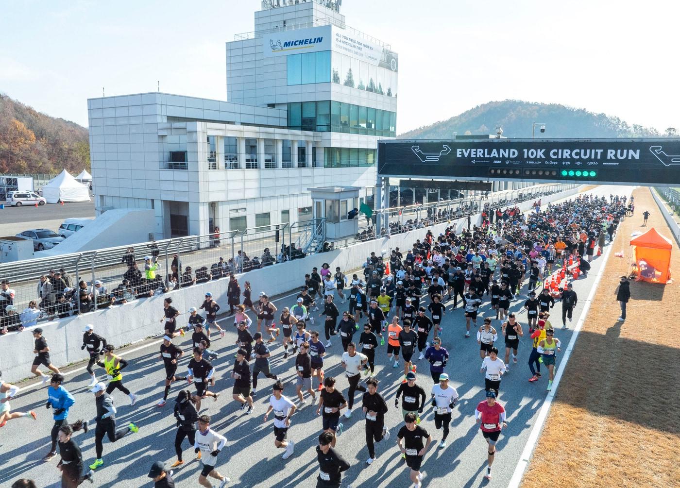본문 이미지 - '에버랜드 10K 서킷런' 스타트 모습. /사진제공 = 에버랜드