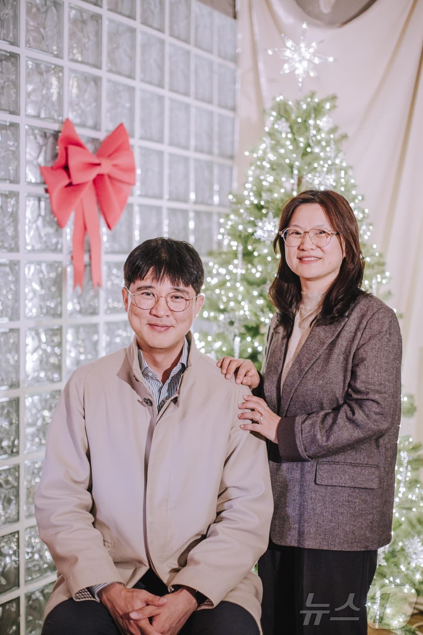 본문 이미지 - 천경호 실천교육교사모임 회장 당선인(왼쪽)과 송석희 부회장 당선인. (실천교육교사모임 제공)