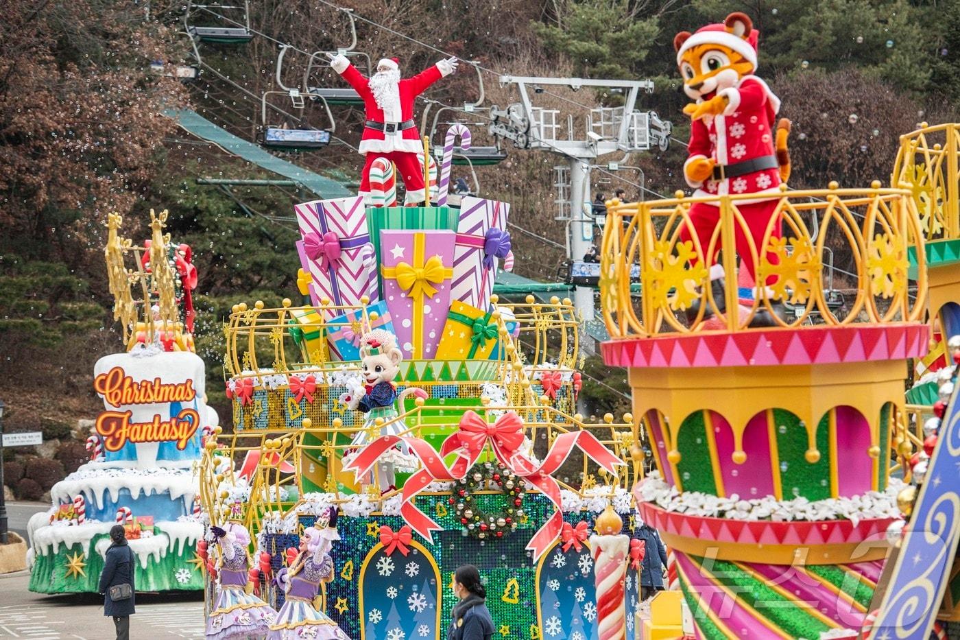 에버랜드에서 펼쳐지는 '블링블링 X-mas 퍼레이드'.(에버랜드 제공)