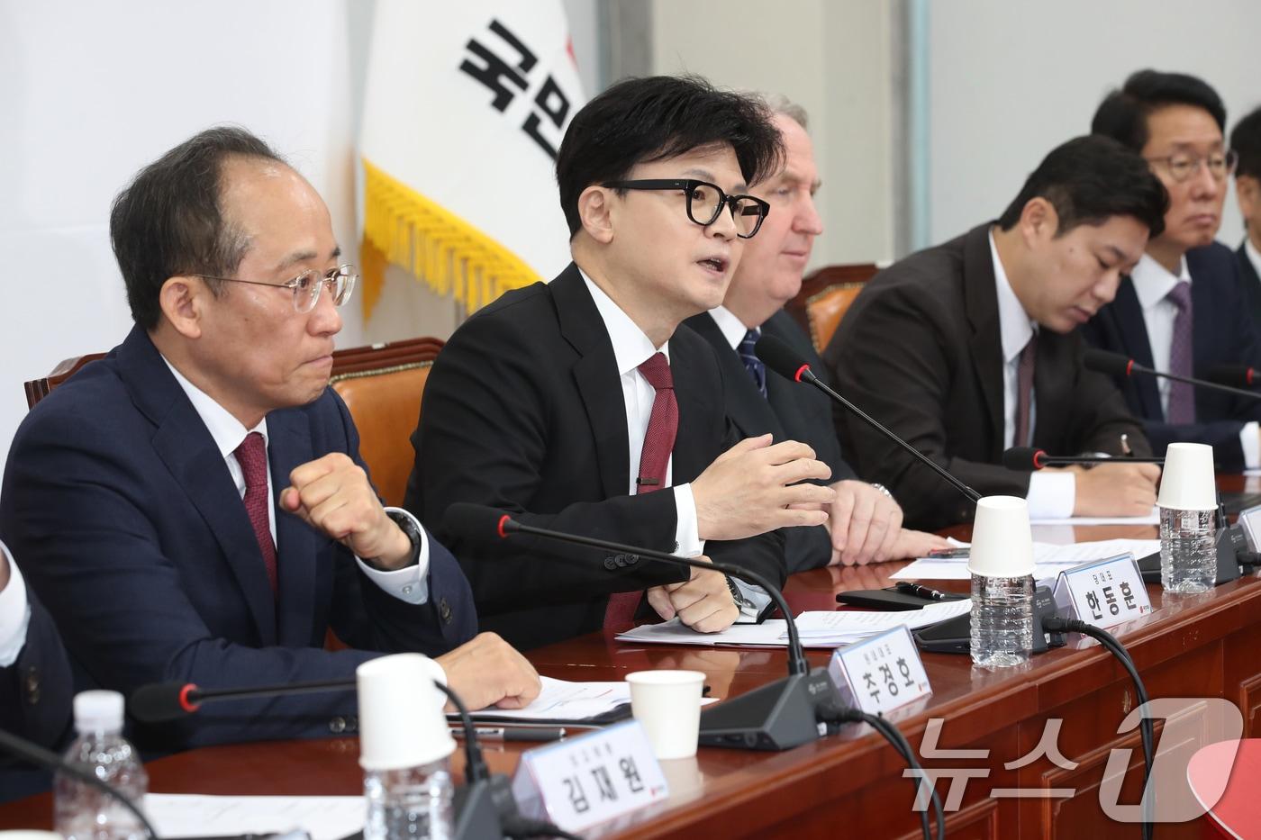 본문 이미지 - 한동훈 국민의힘 대표가 25일 오전 서울 여의도 국회에서 열린 최고위원회의에서 모두발언을 하고 있다. 2024.11.25/뉴스1 ⓒ News1 이광호 기자