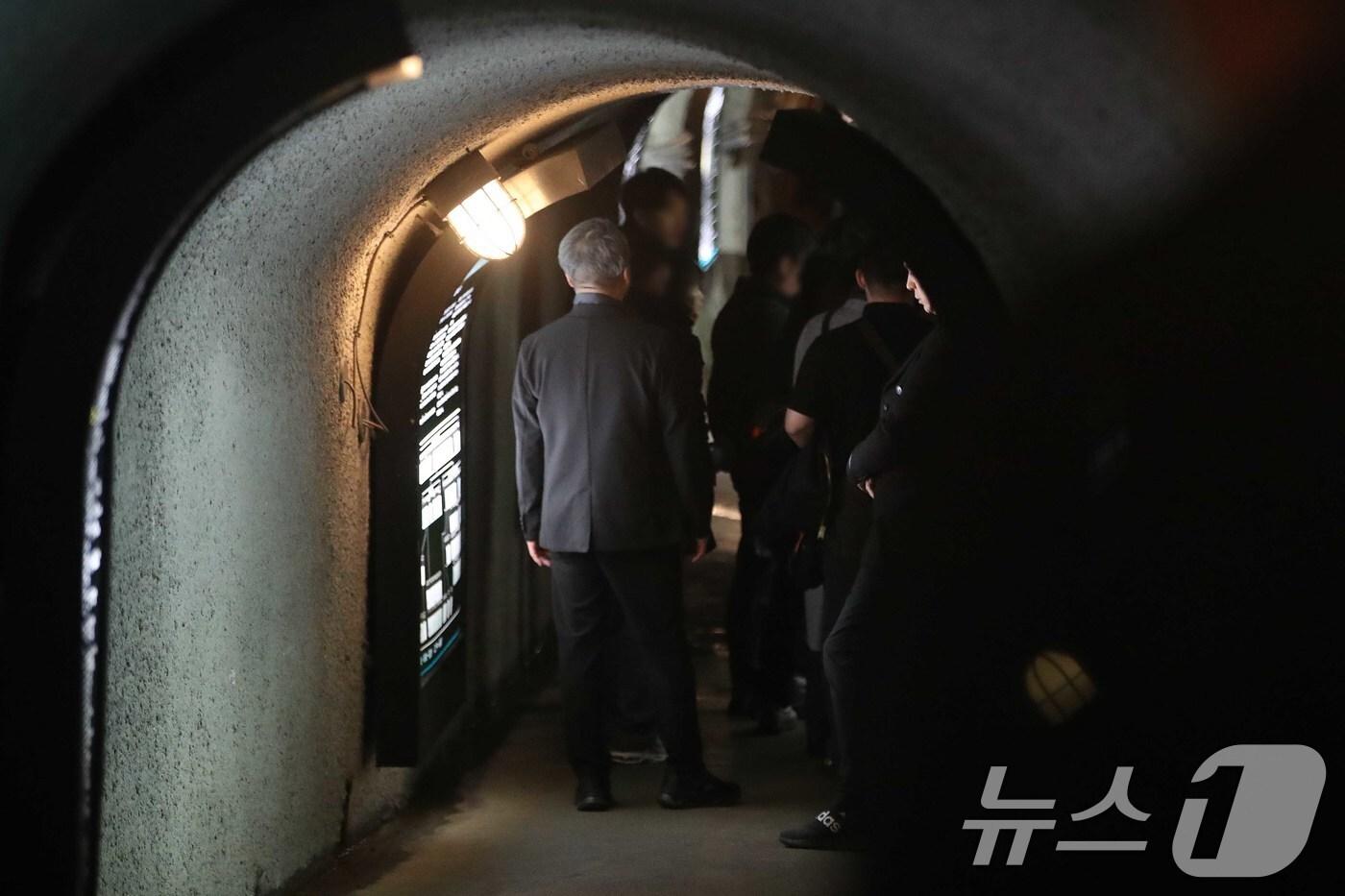 사도광산 강제동원 한국인 희생자 유족들이 25일 일본 니가타현 사도시 사도광산 갱도를 찾아 내부를 둘러보고 있다. 2024.11.25/뉴스1 ⓒ News1 임세영 기자