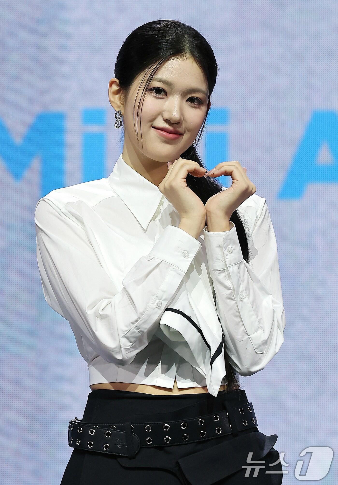 본문 이미지 - 그룹 이즈나 윤지윤 ⓒ News1 김진환 기자