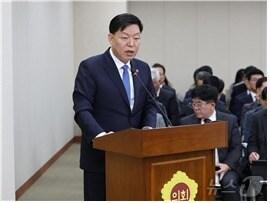 본문 이미지 - 김정희 전남도의원이 조례안에 개정에 대해 제안 설명을 하고 있다.(전남교육청 제공)/뉴스1 