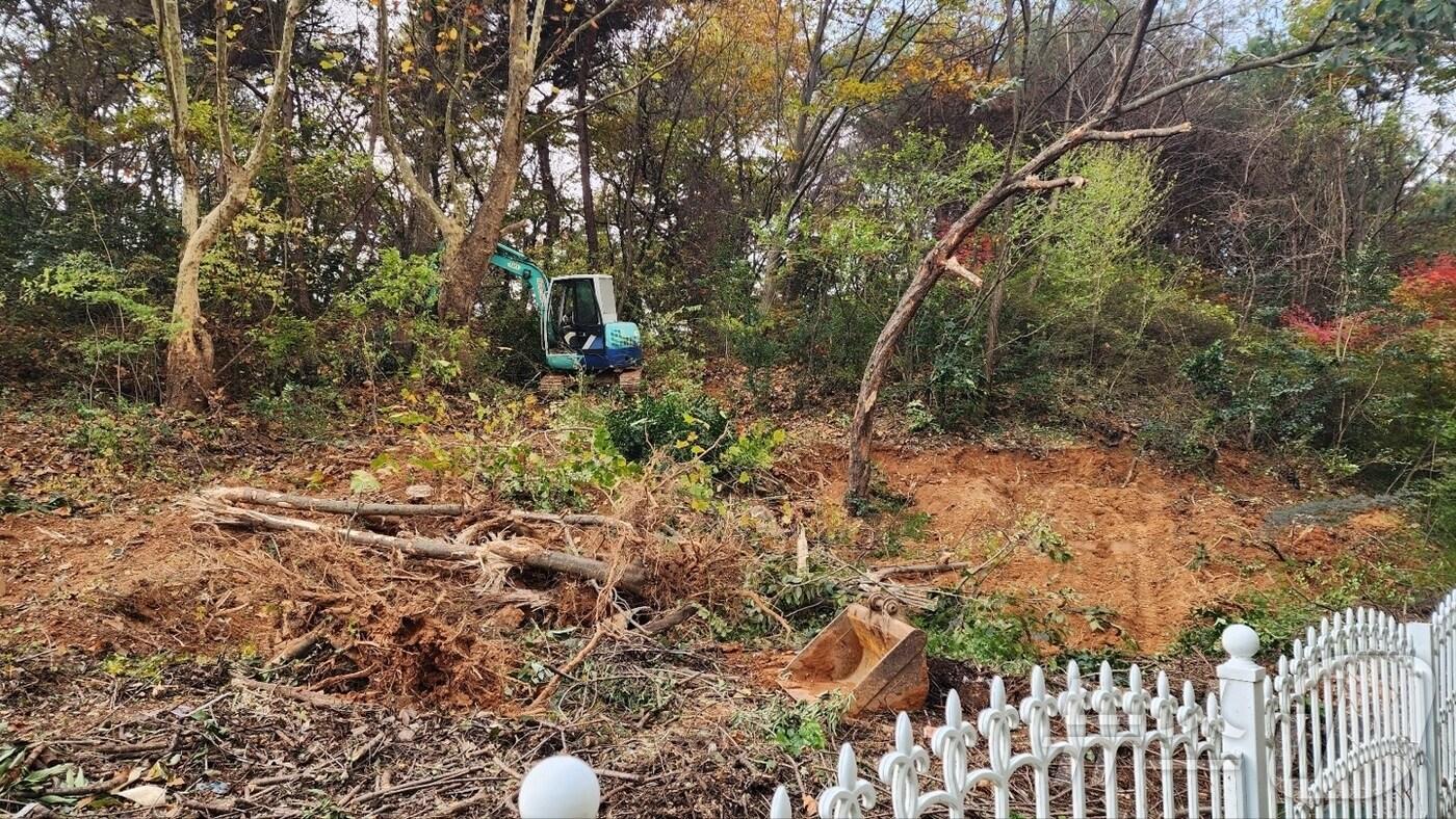 광주 남구는 지난 25일 50대 A 씨의 진월동 아파트 인근 임야 훼손 현장을 적발, 작업 중단과 원상 복구 명령을 내렸다(광주 남구 제공)2024.11.26/뉴스1