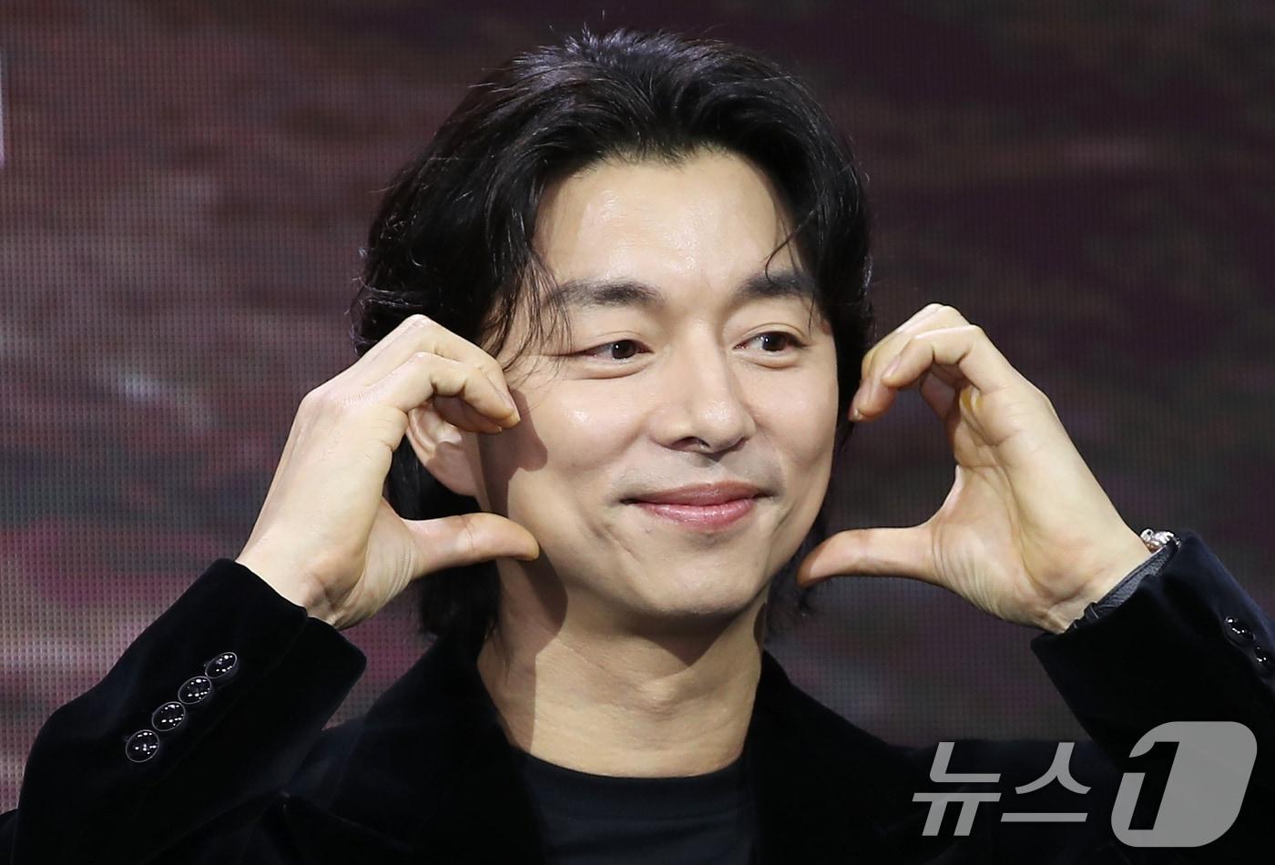 본문 이미지 - 배우 공유가 26일 오전 서울 강남구 라움아트센터에서 열린 넷플릭스 시르즈 '트렁크'(감독 김규태) 제작발표회에 참석해 포즈를 취하고 있다. 2024.11.26 <자료사진> ⓒ 뉴스1 권현진 기자