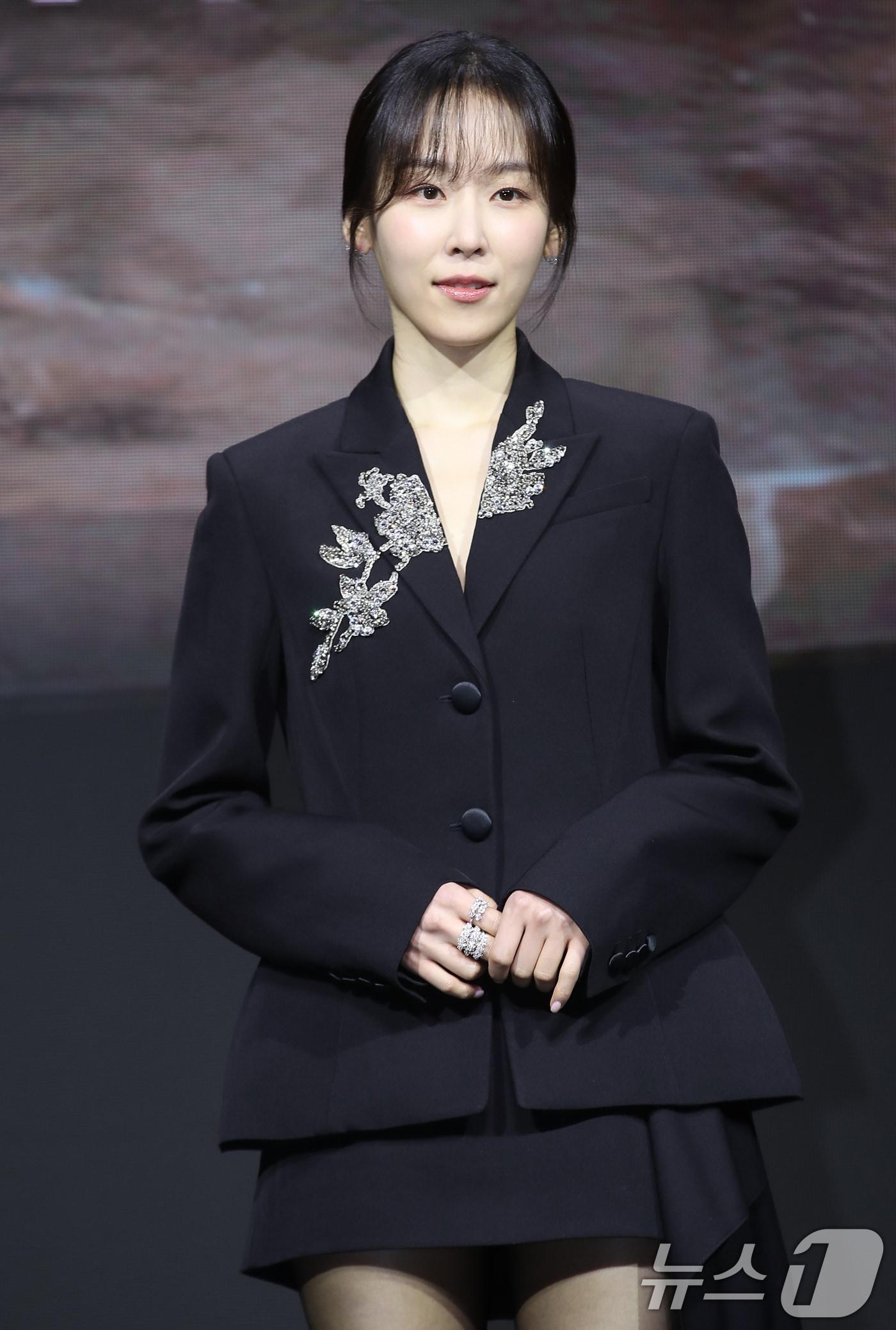 본문 이미지 - 배우 서현진이 26일 오전 서울 강남구 라움아트센터에서 열린 넷플릭스 시르즈 '트렁크'(감독 김규태) 제작발표회에 참석해 포즈를 취하고 있다. '트렁크'는 호숫가에 떠오른 트렁크로 인해 밝혀지기 시작한 비밀스러운 결혼 서비스와 그 안에 놓인 두 남녀의 이상한 결혼 이야기를 그린 작품이다. 2024.11.26/뉴스1 ⓒ News1 권현진 기자