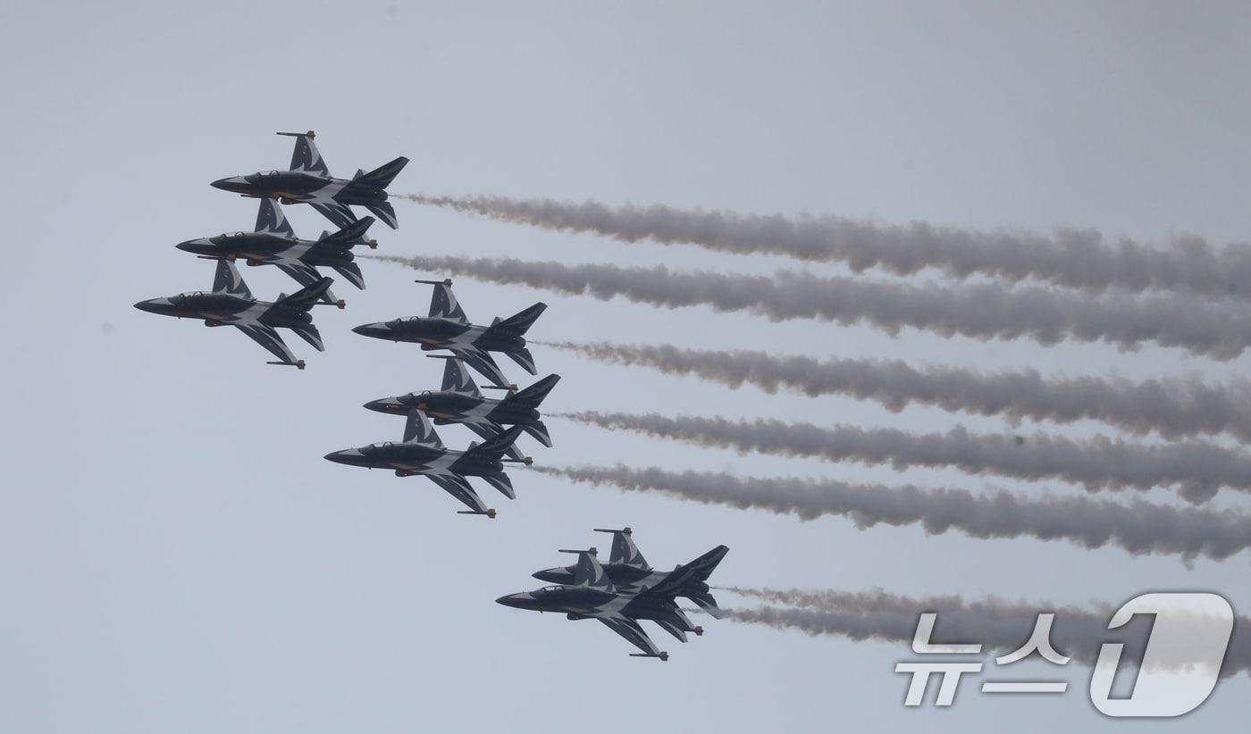 본문 이미지 - 경기 수원시 공군 제10전투비행단 전투기 자료사진. /뉴스1 